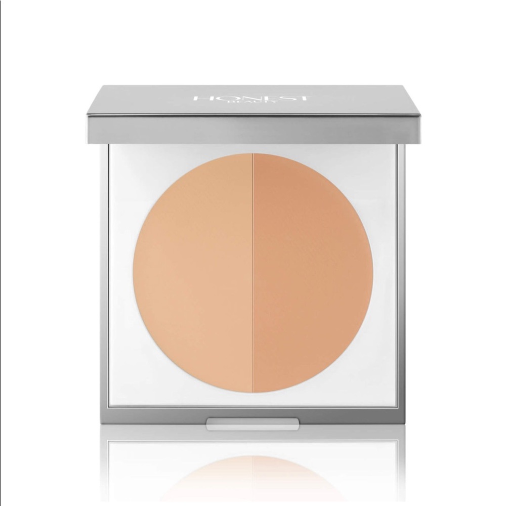 Honest beauty concealer in balanced beige